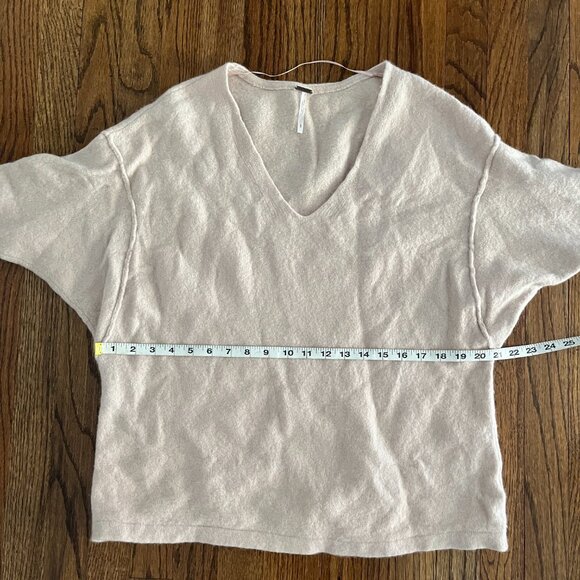 Free People Women's Wool-blend 3/4 sleeve V-Neck Blush Pink Sweater Large - Picture 3 of 7